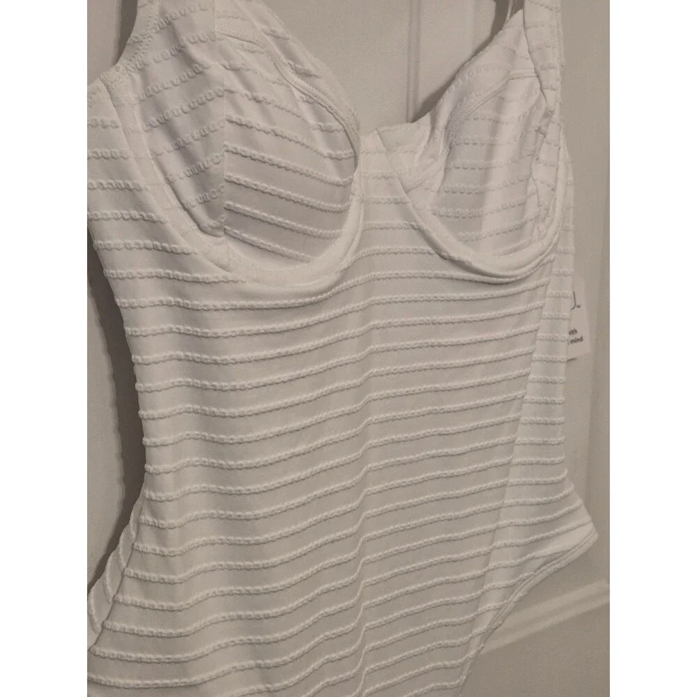 Time & Tru Women's Textured Stripe Underwire Swimsuit - Size M 8/10
